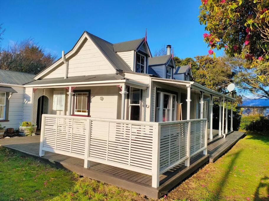 The Oaks- A Beautifully Appointed 1890S Villa Featherston Exterior photo