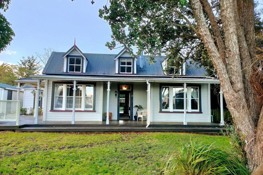 The Oaks- A Beautifully Appointed 1890S Villa Featherston Exterior photo